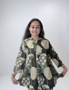 Ensemble coordonné deux pièces pour femme, imprimé vert olive, avec tunique longue et pantalon assorti, pour les vacances - Product Image 6
