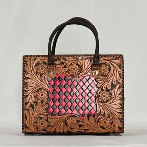 Sac fourre-tout en cuir véritable marron avec motif floral brodé, design à panneaux, style bohème, fermeture ouverte, toutes saisons, shopping - Product Image 1