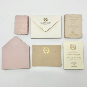 Invitations de mariage en papier fait main à bords festonnés, design luxueux, couleurs et style de lettrage personnalisés - Product Image 1