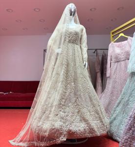 Nouvelle arrivée Filet élégant de couleur claire Lehenga avec broderie à la main et détails en pierre Jarkan pour le style long de la fête - Product Image 1