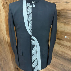 Costume de designer indo-occidental noir pour homme – Blazer de mariage et de fête moderne avec broderie de feuilles Bandhgala - Product Image 1