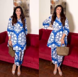 ชุดเซ็ตพิมพ์ลายสีน้ำเงินและสีขาว 2 ชิ้น ผ้าฝ้าย ชุดเซ็ตขายดีสำหรับฤดูใบไม้ผลิและฤดูร้อน เสื้อผ้าฝ้ายลำลองและกางเกงทรงขาบาน - Product Image 2