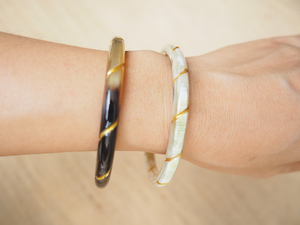 Bracelets en corne naturelle épais pour femmes, fabriqués par Perfect Enterprises - Product Image 6