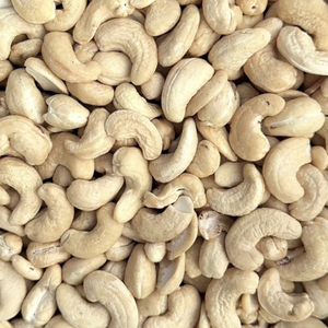 Vietnam SANTIGO Raw Edible Cashew Nuts Exported to US EU Middle East High Quality 24 Months Shelf Life 10kgs/20kgs Packaging - Product Image 1