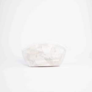 ISO BSCI Factory Beauty PVC Bolsa de maquillaje Estilo de moda transparente Función repelente al agua Cierre de cremallera Patrón de logotipo Uso diario - Product Image 1