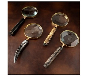Loupe de lecture portable artisanale moderne avec manche en bois naturel, loupe décorative pour bureau et table - Product Image 4