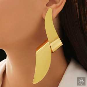 PRAO Oversize Glam Pendientes doblados chapados en oro Accesorio de moda antideslustre - Product Image 3