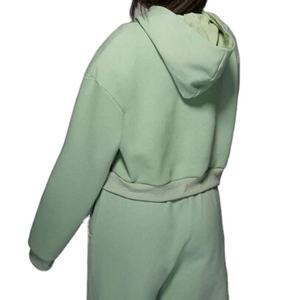 เสื้อฮู้ดครอปผู้หญิงสำหรับฤดูหนาว ผ้าฟลีซ สวมใส่สบาย มีเชือกผูกปรับได้ที่เอว รับผลิตตามแบบ OEM - Product Image 1