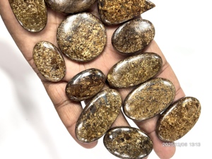 Bronzite naturelle, pierres précieuses brutes, cabochons, formes et tailles variées, environ 20 à 30 mm - Product Image 2