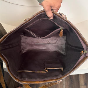 Sac à bandoulière en cuir usiné à la main de luxe personnalisé pour femmes avec clous en cristal sacs à main en peau de vache dames sac fourre-tout quotidien - Product Image 6