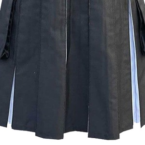 Kilt hybride noir pour femme avec panneaux latéraux et bretelles réglables, coupe classique, en polyester - Product Image 3