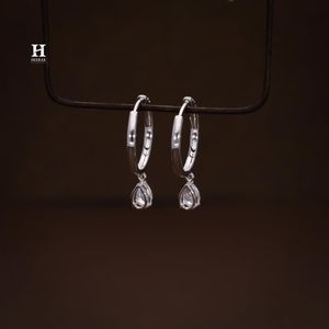 Pendientes de Diamantes Personalizados al por Mayor – Fabricante de Joyería de Diamantes con Certificación IGI/GIA – Elegantes Pendientes de Oro con Forma de Pera - Product Image 3