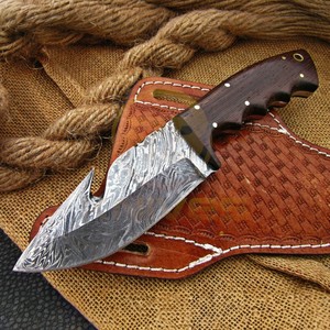 Couteau de chasse artisanal sur mesure, lame en acier Damas de haute qualité, manche en bois naturel, couteau de survie pour le camping - Product Image 1