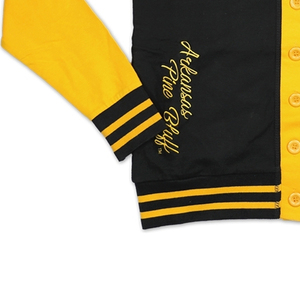 เสื้อคาร์ดิแกนถักนิตติ้งผ้าฝ้ายโพลีเอสเตอร์เนื้อนุ่ม สีดำและลายทอง  แบบสั่งทำพิเศษ (OEM) ปักโลโก้ตัวอักษรกรีก สำหรับชมรมนักศึกษา สไตล์ลำลอง ไซส์พลัส - Product Image 5