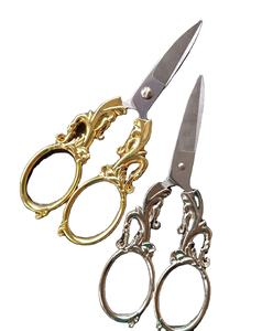 Tijeras de Costura de Acero Inoxidable de Lujo Hechas a Mano con Bordado Vintage de Estilo Antiguo, Personalizables, con Grabado, para Regalo - Product Image 1