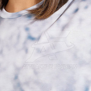 T-shirt femme personnalisé effet délavé, tissu premium, coupe décontractée pour la collection lifestyle moderne et décontractée - Product Image 5