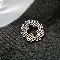 Broches écossaises traditionnelles à motif nœud celtique et cercle à carreaux pour châles, écharpes ou pulls – Vente en gros 2026