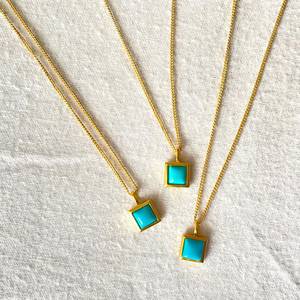 Colgante Cuadrado de Turquesa en Plata de Ley Bañada en Oro, Joyería de Turquesa, Piedra de Nacimiento de Diciembre, Proveedor Mayorista - Product Image 1