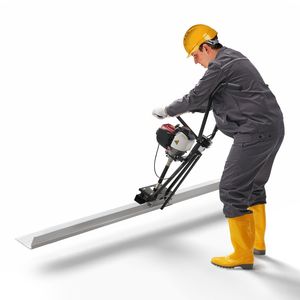 Nouveau Distributeur de Béton à Essence de 6 pieds avec Barre de Bordure Droite en Aluminium, Moteur Vibrant 4 Temps pour Finition du Ciment et Réglage de la Hauteur - Product Image 1