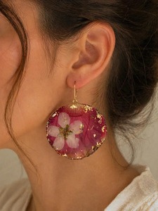 Boucles d'oreilles écologiques en bois et résine, faites à la main, style naturel, bijoux pour femmes, mode bohème, disponibles à la vente - Product Image 1