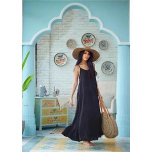 Vestido Gypsy Negro Hecho a Mano por Amorzinho, Diseño Holgado, Rayón Ecológico, Transpirable, Cintura Natural, Elegante y con Estilo Desenfadado - Product Image 3