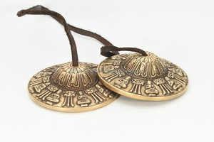 Campanas Tingsha Tradicionales de Bronce con Diseño Circular Grabado, 2 Piezas, Platillos de Gong para Interpretación Profesional - Product Image 4