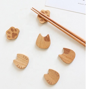 Support de téléphone et porte-stylo en bois naturel poli, organisateur de bureau personnalisé en forme d'animal, logo OEM sur mesure, vente en gros - Product Image 4