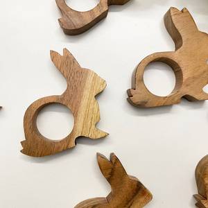 Anneaux de serviette en bois faits à la main, anneaux de serviette de Pâques en bois, anneaux de serviette lapin, supports d'anneaux de serviette, naturels et rustiques pour la table - Product Image 5