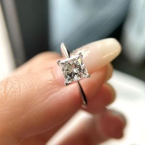 แหวนเพชรทรงปรินเซสคัท 2 กะรัต เพาะเลี้ยงในห้องปฏิบัติการ CVD ทอง 14K รับรองโดย IGI แหวนหมั้นสุดหรูสำหรับเจ้าสาวในงานแต่งงาน - Product Image 3