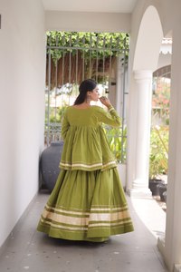 Conjunto de Lehenga Choli de Algodón Kora Premium con Zari Patta, Encaje Gota Patti y Trabajo de Espejos Reales, Calidad de Exportación - Product Image 4