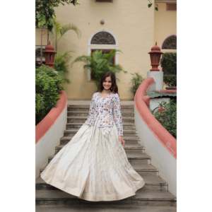 ผ้าจอร์เจียเทียมปักด้วยด้ายปักเลื่อมเข้ม lehenga choli - Product Image 1