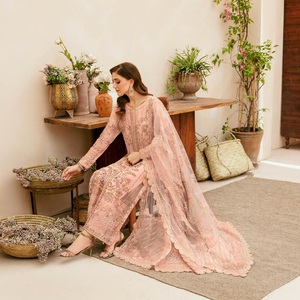 Ramsha 3 piezas Organza de lujo Colección de bodas Bordado pesado Lehenga Choli Ropa india y pakistaní Vestidos paquistaníes - Product Image 4