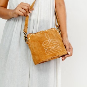 Vente en gros de sac à bandoulière en cuir véritable pour femmes, grande capacité, nouveau sac à bandoulière haut en daim noir - Product Image 2