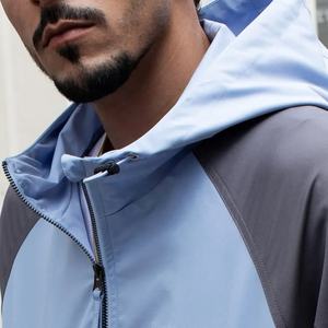 เสื้อผ้ากีฬา OEM แบบมีฮู้ด สไตล์เกาหลี ตกแต่งด้วยผ้าแบบ Patchwork ชุดแจ็คเก็ตและกางเกงสตรีทแวร์ ฮิปฮอป แฟชั่นโอเวอร์ไซส์ ผ้าไนลอน - Product Image 4