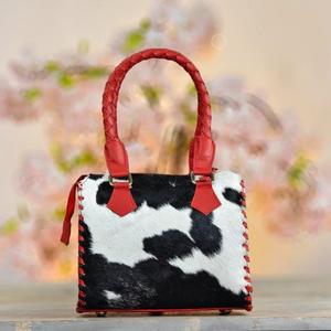 Bolso de mano de cuero vacuno de lujo con asas trenzadas y correa cruzada con cierre de cremallera - Product Image 4
