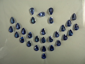 แทนซาไนต์สีน้ำเงินธรรมชาติ 100% คุณภาพ 3A ขนาด 7x10 มม. น้ำหนัก 75 กะรัต 29 เม็ด รูปทรงลูกแพร์เจียระไน พลอยกึ่งมีค่าแบบเม็ดเดี่ยว GEMFORTE INC รับผลิตแบบ OEM ODM - Product Image 3