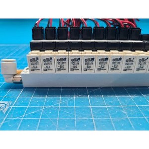 Vanne solénoïde à commande directe SMC VQ110Y-5LO, utilisée comme pièce détachée pour équipement semi-conducteur Legacy - Product Image 4