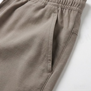 กางเกงขาสั้นผู้ชาย ผ้าไหมน้ำแข็งบางเบา ใส่สบายช่วงฤดูร้อน เอวกลาง แห้งเร็ว คุณภาพสูง ทรงสามส่วน แฟชั่นสปอร์ต ลำลอง มีกระเป๋า - Product Image 5