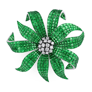 Broche de luxe pour femme, fleur, diamant taille émeraude, or 18 carats, bijoux de soirée - Product Image 2