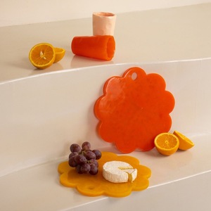Juego de platos de resina con forma de flor y cuchillos para queso, diseño moderno, vajilla de calidad alimentaria para fiestas - Product Image 3
