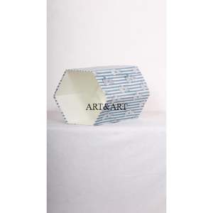 ถังขยะกระดาษแข็งแบบเปิดด้านบนมีล้อลายเรขาคณิต สวยงาม ทันสมัย เป็นมิตรกับสิ่งแวดล้อม ผลิตด้วยมือจากอินเดีย - Product Image 4