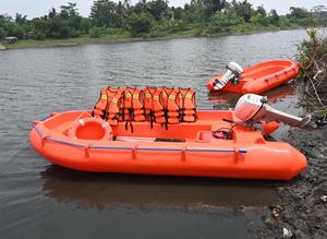 Bateau de sauvetage HDPE 1,8 x 3,8 m, nouvelle capacité 8-10 personnes - Équipé d'un espace de rangement pour réservoir de carburant - Product Image 5