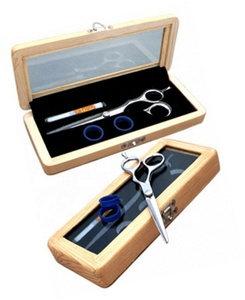 Tijeras Profesionales de Peluquería con Marca Personalizada, con Hojas Rectas de Acero Inoxidable en un Estuche Elegante - Product Image 2
