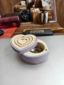Support d'encens artisanal en bambou tressé avec enveloppe en cuir violet, diffuseur aromatique pour toutes les saisons - Product Image 4