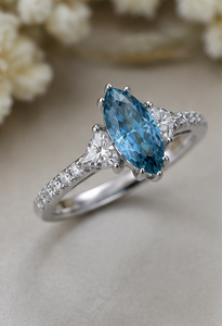 Bague de mariage en or 14 carats plaqué rhodium avec trois diamants de laboratoire bleus fantaisie taille marquise et taille triangle, bijou de mariée, cadeau - Product Image 5