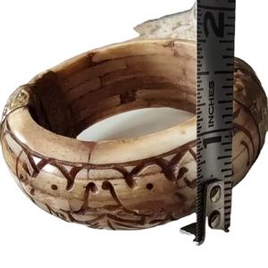 Alta calidad antiguo Vintage camello hueso hecho a mano moda brazalete pulsera elegante hueso diseño brazalete pulsera al por mayor - Product Image 1