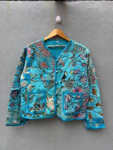 เสื้อแจ็คเก็ตผ้าควิลท์สำหรับผู้หญิง คอวี แขนยาว ลายดอกไม้ ผ้าโพลีเอสเตอร์บุใยฝ้าย เสื้อคลุมลำลองสำหรับฤดูร้อน ติดกระดุม ของขวัญสำหรับเธอ - Product Image 1