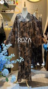 Abaya Bisht en tapisserie florale brodée Majestic, vente en gros - Product Image 4