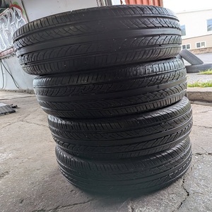 Pneus 195/60/15 à prix avantageux offrant des performances routières pratiques, une adhérence solide, une conduite confortable et une construction durable - Product Image 1