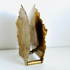 Support à serviettes en métal doré de qualité supérieure, design feuille d'or, parfait pour les espaces de repas modernes, la décoration intérieure et la mise en valeur élégante de la table, provenance Inde. - Product Image 6